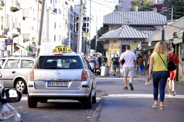Više neće morati da trče kući: Uvode se toaleti za beogradske taksiste