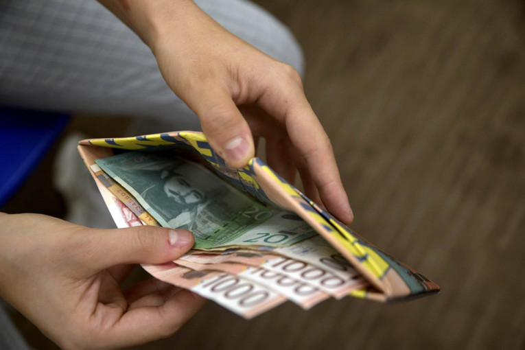 Zasebna pomoć: Službenicima u pravosuđu dodatno 5.500 dinara mesečno