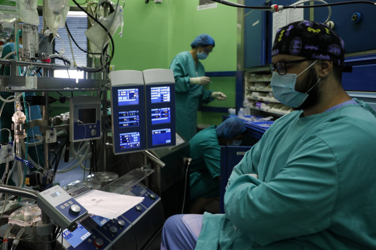 Anesteziolog nije mađioničar, niti lekar u senci hirurga – on pacijenta održava u životu