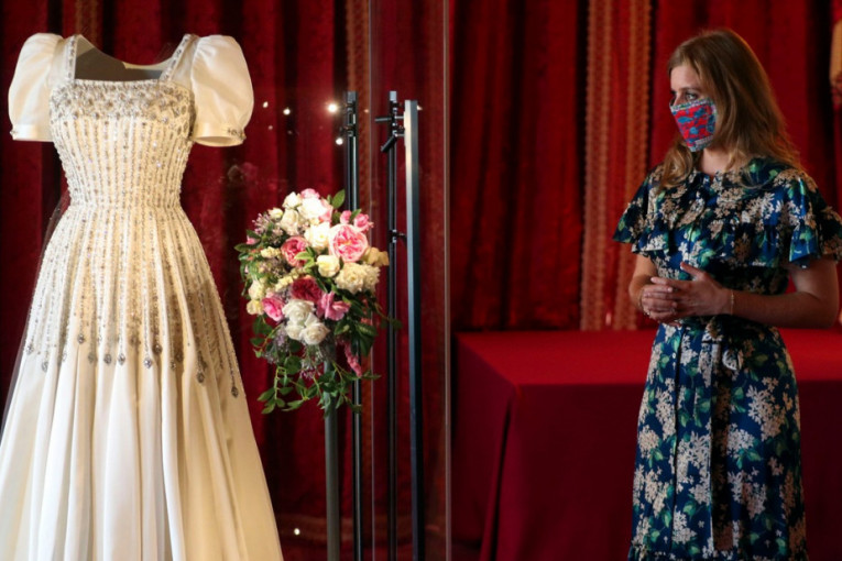 Od danas posetioci palate "Vindzor" mogu videti venčanicu princeze Beatris
