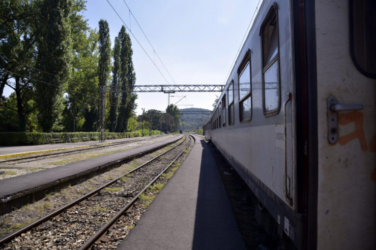 Prevrnuo se vagon sa sumpornom kiselinom: Železnički saobraćaj između Bora i Zagrađa stoji