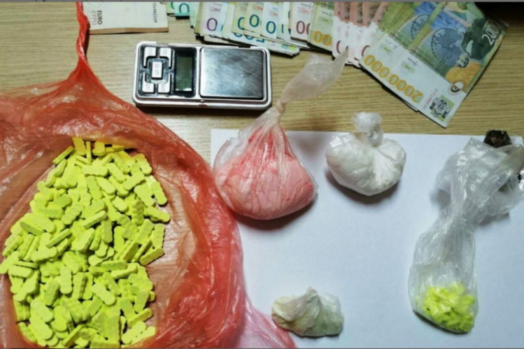 "Gnev" se osetio i u Zrenjaninu: Policija im pretresom štekova pronašla heroin, amfetamin, kanabis, tablete...