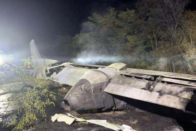 Najmanje 22 mrtvih u padu vojnog aviona u Ukrajini: Traga se za četvoro ljudi (VIDEO)
