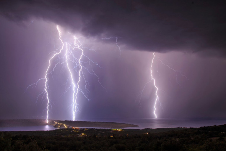 Evropski sistem upozorio Hrvatsku: Stižu oluje, tornada, padavine i jak vetar