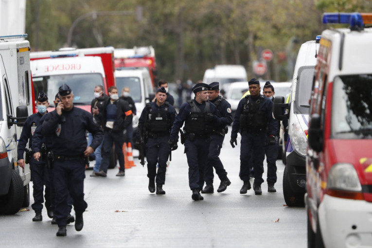 Napad u centru Pariza: Dve osobe izbodene u blizini bivše kancelarije časopisa "Šarli Ebdo" (FOTO+VIDEO)