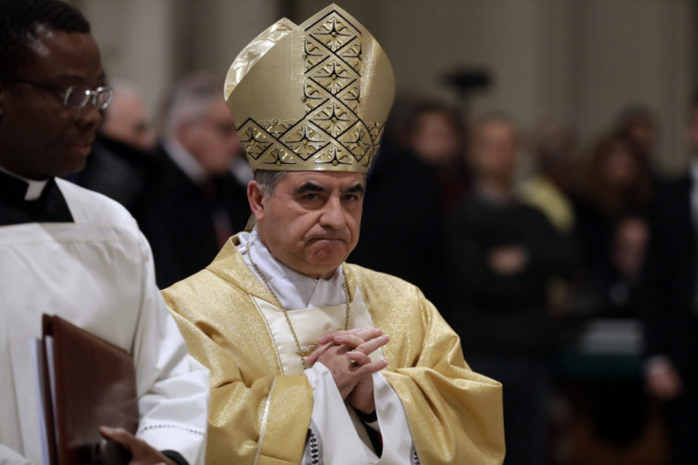 Vatikan potresa skandal: Jedan od najbližih saradnika pape iznenada podneo ostavku
