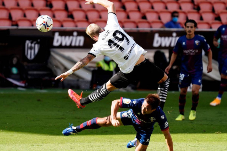 Uroš Račić prvi put startovao za Valensiju u Primeri