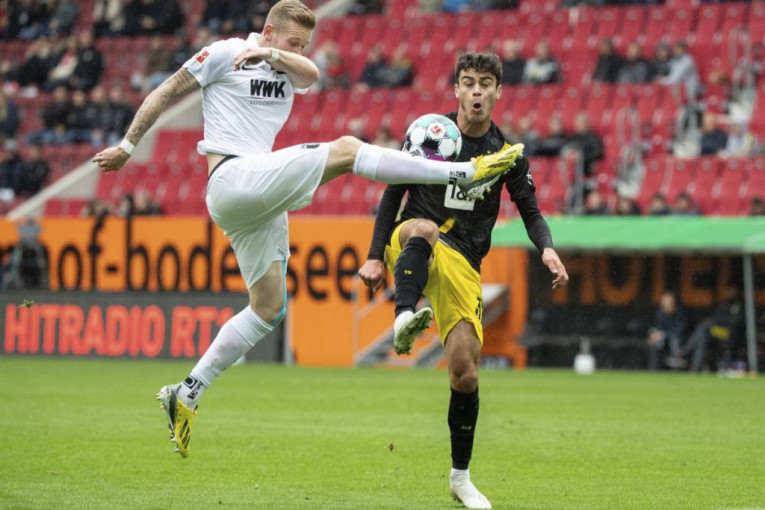 Augzburg preko Dortmunda na čelo Bundeslige, Veljković "zakucao" Nastasića za dno tabele