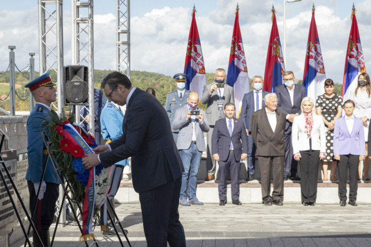 Predsednik Vučić u Pranjanima: Posle operacije „Halijard“ smo postali braća po oružju sa Amerikancima, Englezima i Kanađanima (FOTO)