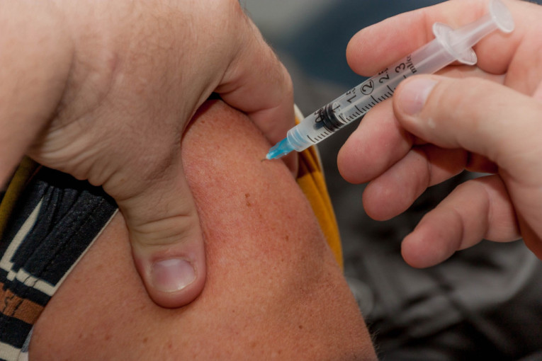 Za 150 dana u SAD dato 300 miliona doza vakcina