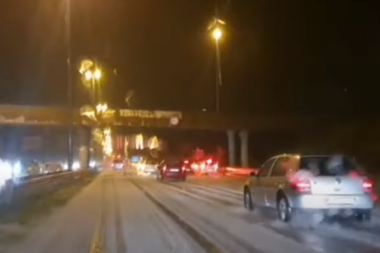Snažno nevreme u Dalmaciji, led zabeleo puteve oko Splita (VIDEO)