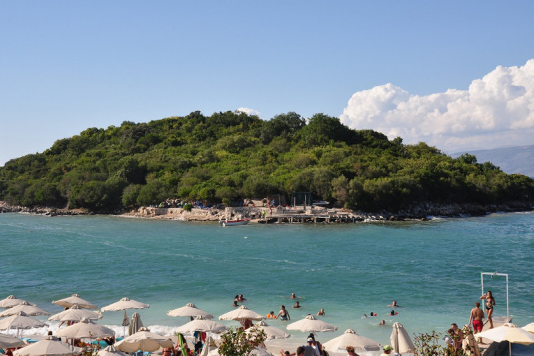Tragedija na plaži u Albaniji: Udavilo se dvoje turista zbog velikih talasa