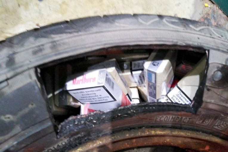 Rezervna guma "nafilovana" cigaretama pronađena na Horgošu