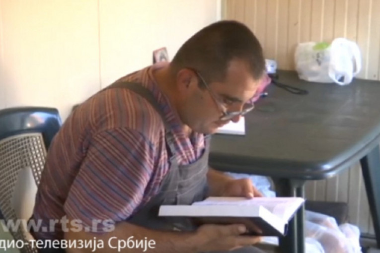 Vladimir iz Lapova živi u kontejneru od 15 kvadrata i piše knjige preko Vajbera