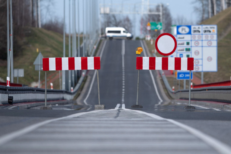 Prekid saobraćaja na graničnom prelazu Sremska Rača
