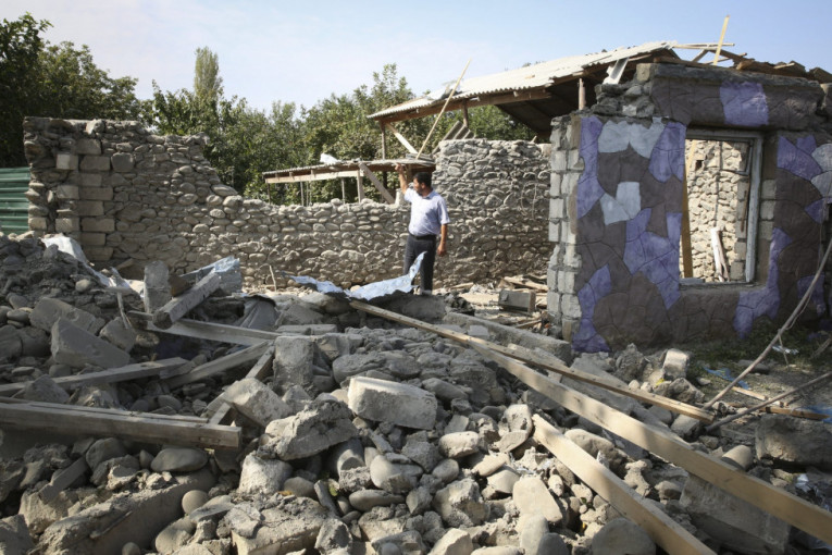 Nastavak sukoba u Nagorno-Karabahu: Azeri granatirali jermenska sela, Iran šalje vojsku na granicu