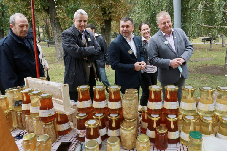 Taš kao košnica: Otvoren 46. međunarodni sajam pčelarstva