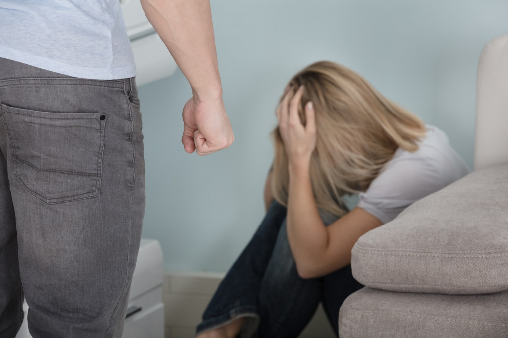 Užas u okolini Barajeva! Pijana pretukla stare i nemoćne roditelje?