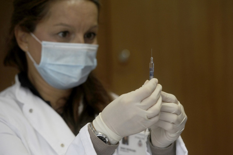 Stopirano ispitivanje kineske vakcine protiv korone