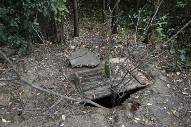 Jedan ostavio sat, drugi cipele: Misterija smrti u bunaru, tela danima izvlačili!