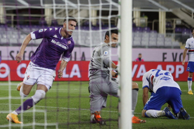 Vlahović ne mora da brine: Fiorentina mu veruje, neće bivšeg reprezentativca Italije