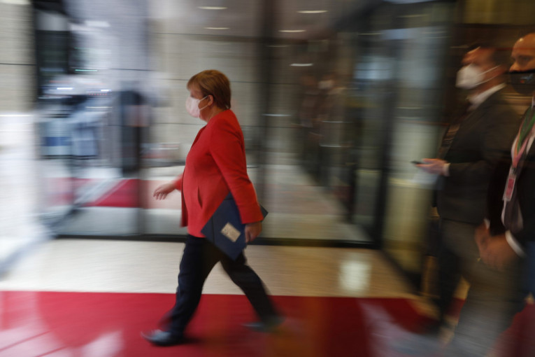 Merkelova najavila oštrije mere protiv koronavirusa: „Situacija je dramatična“
