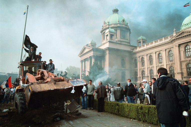 20 godina od petooktobarskih demonstracija: Dan kad je svrgnut Miloševićev režim