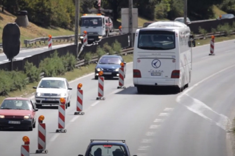 Gužve na putevima širom Srbije, vozačima neophodni strpljenje i pažnja