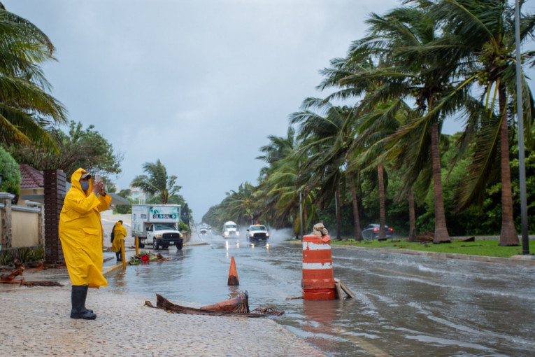Uragan Rik preti Meksiku: Upozorenje na snazi
