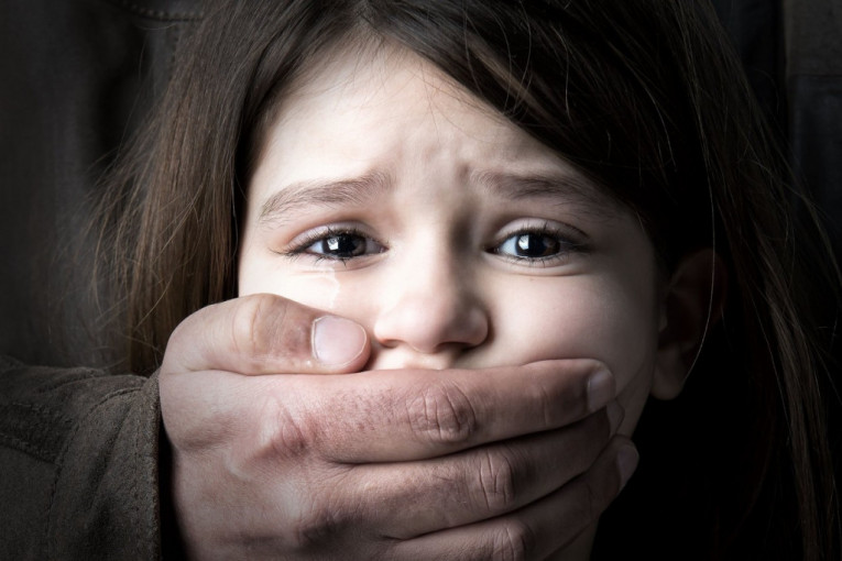 Pokušaj kidnapovanja srpske devojčice na Kosovu: Nepoznate osobe na silu htele da je uguraju u automobil