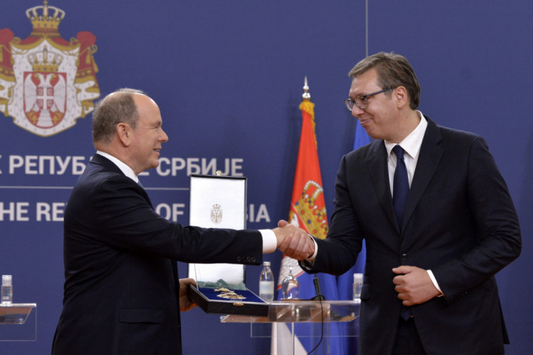 Predsednik Vučić odlikovao kneza Alberta II, potpisan sporazum o saradnji Srbije i Monaka  (FOTO)