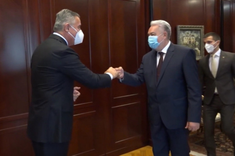 Postignut dogovor na sastanku vrha Crne Gore: Ðukanović najavio da će potpisati zakone kada ih parlament usvoji?
