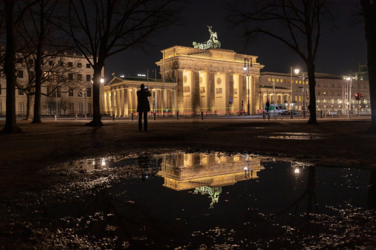 Pucnjava u Berlinu: Četiri osobe ranjene na parkingu