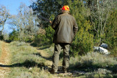Maloletni Tutinac u lovu slučajno ranio 61-godišnjaka i to - hicem iz pištolja