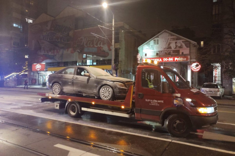 Izbegnuta katastrofa: Buknuo "mercedes" na samo 50 metara od pumpe na Banovom brdu (FOTO)