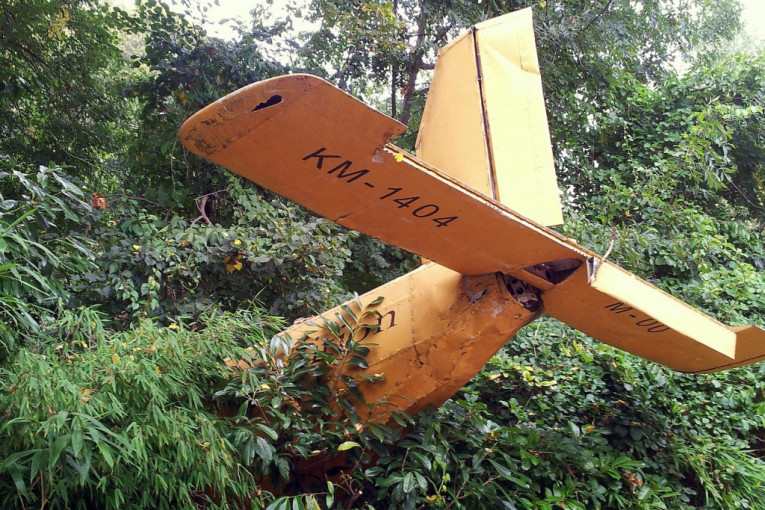 Srušio se avion: Četiri putnika preživela, dok je preostalih 11 zarobljeno