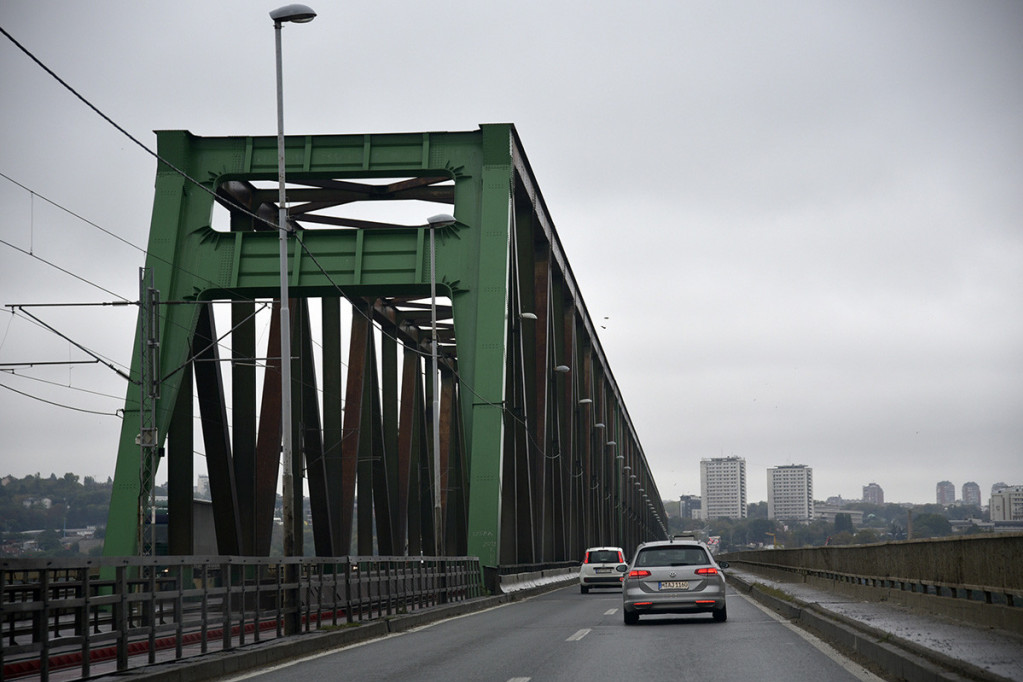 Lančani sudar šest vozila na Pančevačkom mostu: Povređeni prevezeni u Urgentni centar