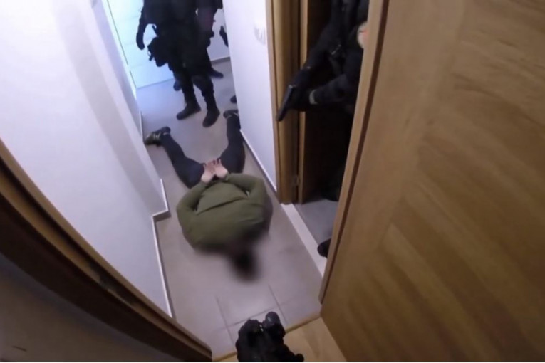 Cev u glavu, prst na obaraču: Pogledajte kako je uhapšen Ivan Kontić
