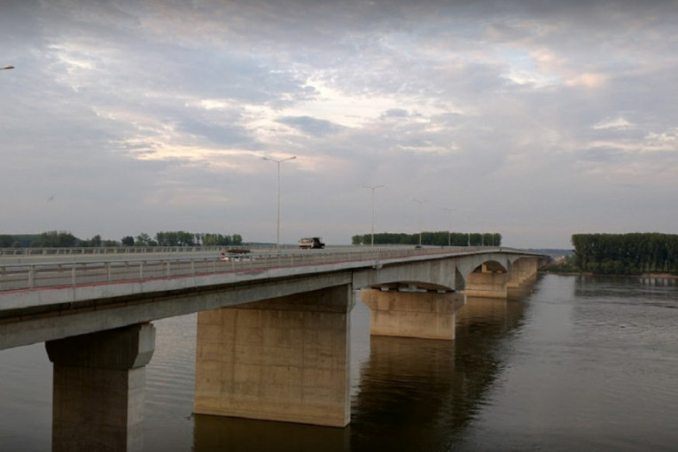 Pokušaj samoubistva na Pupinovom mostu: Muškarac (57) pretio da će skočiti u Dunav