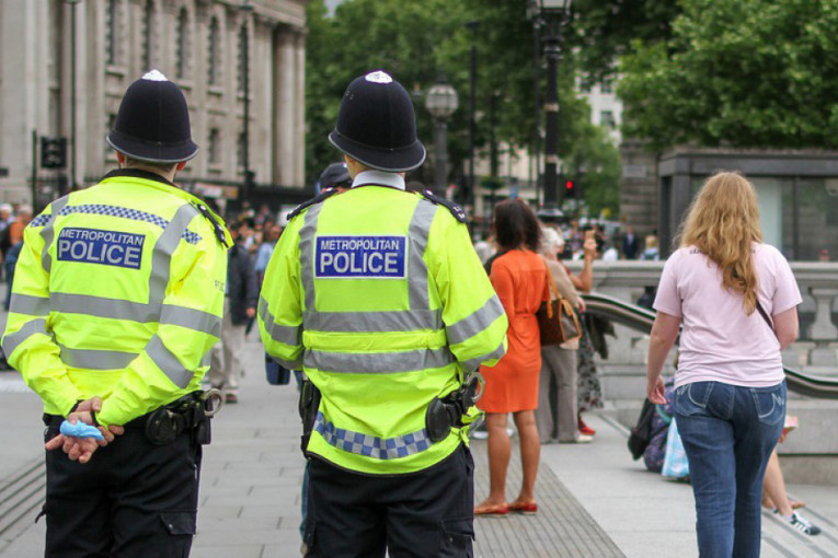 Protesti u Velikoj Britaniji: Uhapšeno 107 demonstranata, povređeni policajci!