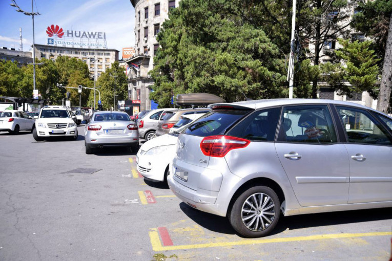 Dobre vesti za vozače: Na Dan primirja slobodan parking u zoniranim delovima grada