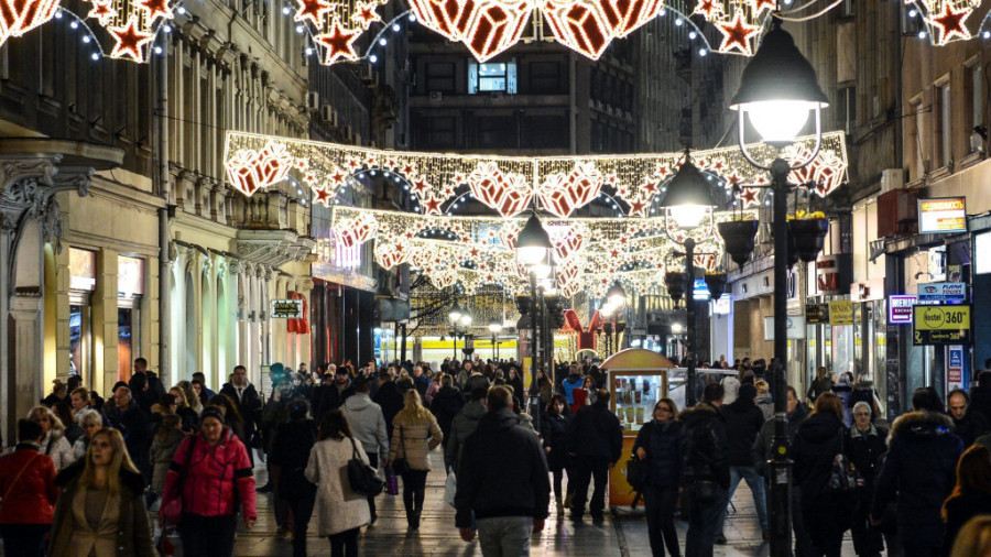 Tražili ste - dobili ste! Počelo je postavljanje novogodišnje rasvete u Beogradu