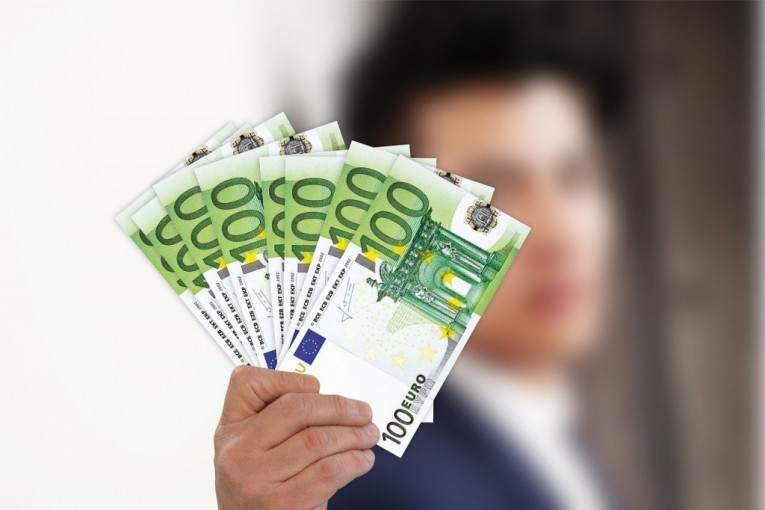 Svaki Crnogorac duguje više od 8.000 evra