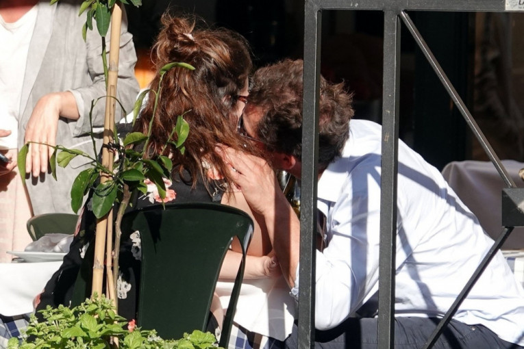 Kao da je nije prevario: Dominik Vest sad se ljubi sa suprugom! (FOTO)