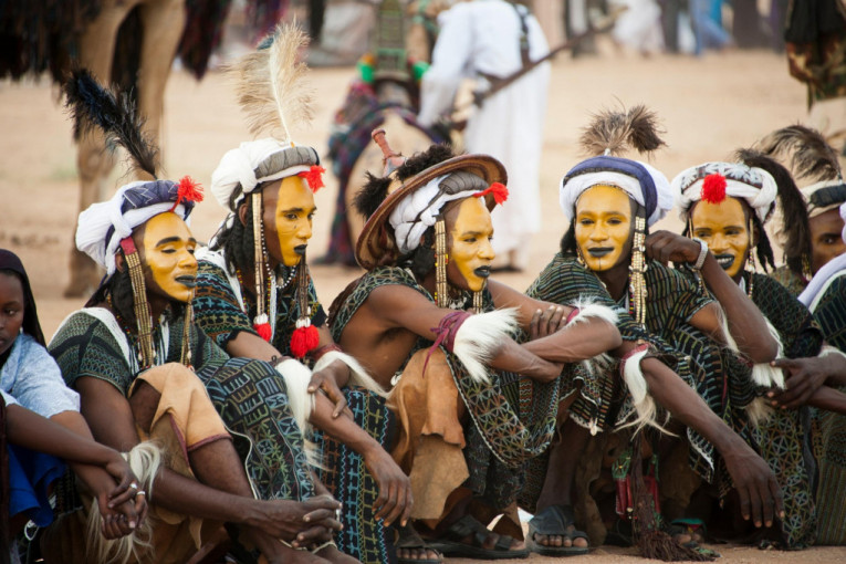 Upoznajte Vodabe - pleme u kojem muškarci plesom i šminkom osvajaju žene