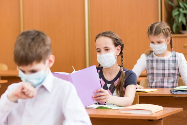 Nastavnik koronavirusom zarazio 18 đaka: Nije nosio masku bez obzira na simptome