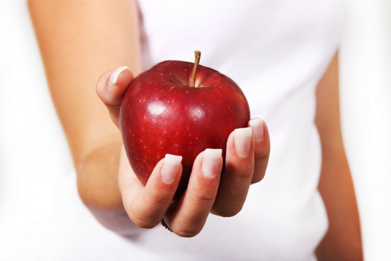 Super dijetni plan: Tri jabuke na dan skinuće vam jedan kilogram nedeljno