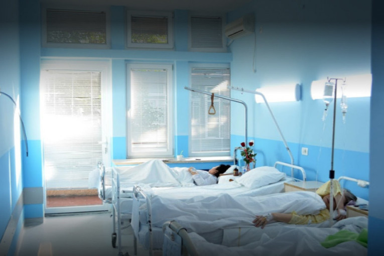 Građani Crne Gore, i pored rada kovid-bolnica, primorani da se privatno leče?