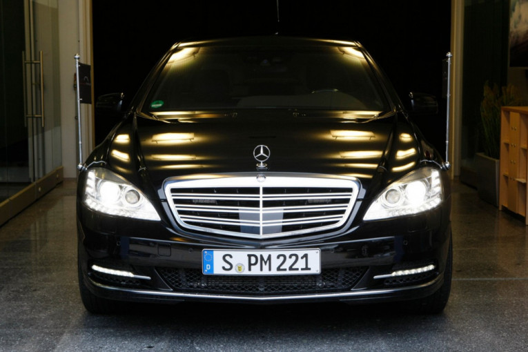 Više nema "nišana" na haubi: "Mercedes" ostaje bez čuvenog znaka po kom je decenijama prepoznatljiv