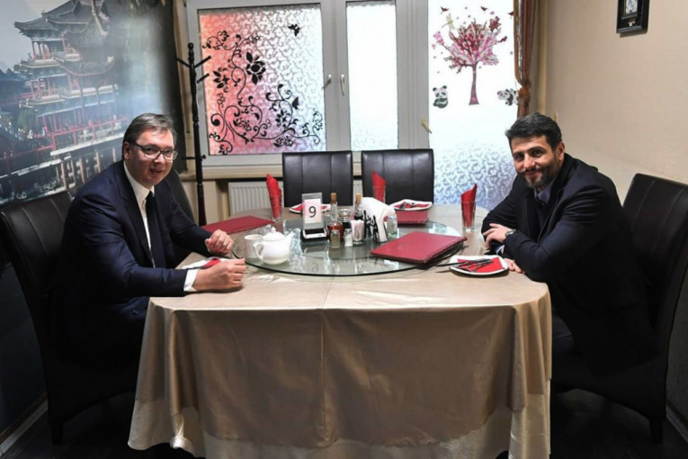 Predsednik Vučić sa liderom SPAS-a Šapićem o budućoj saradnji (FOTO)